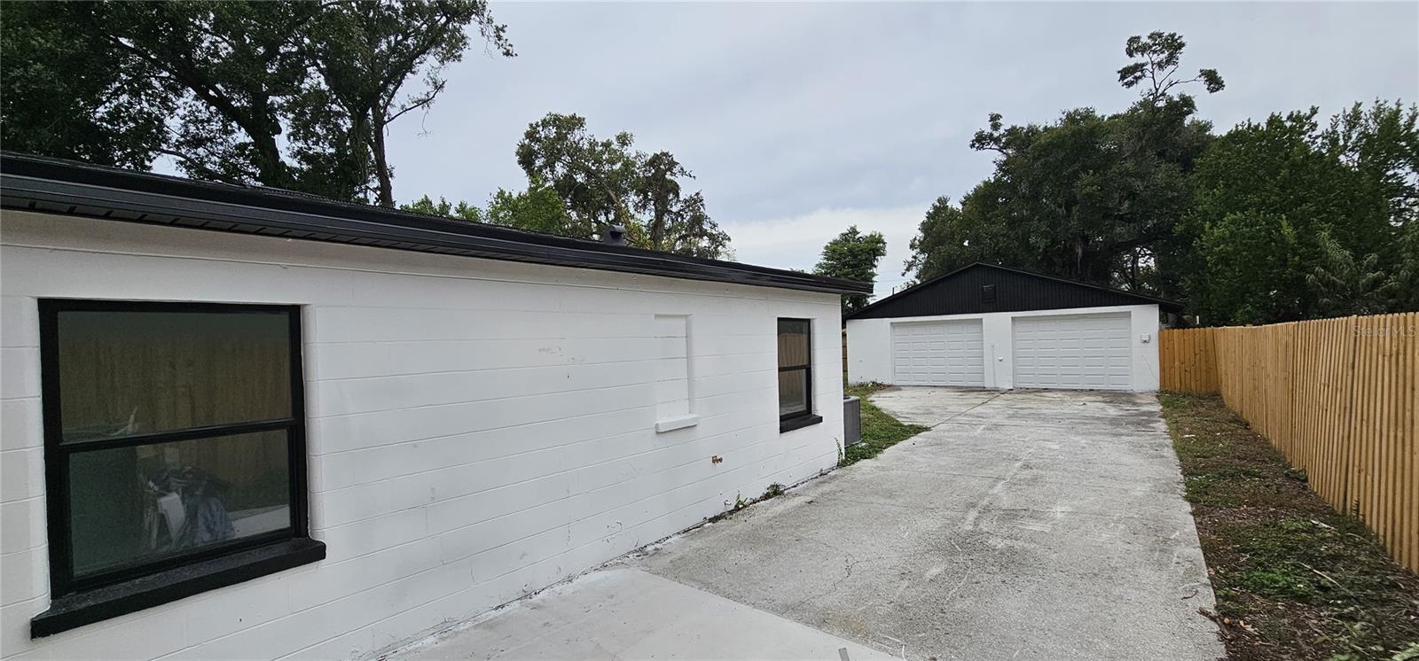 Listing photo id 20 for 1506 Poinsettia Avenue