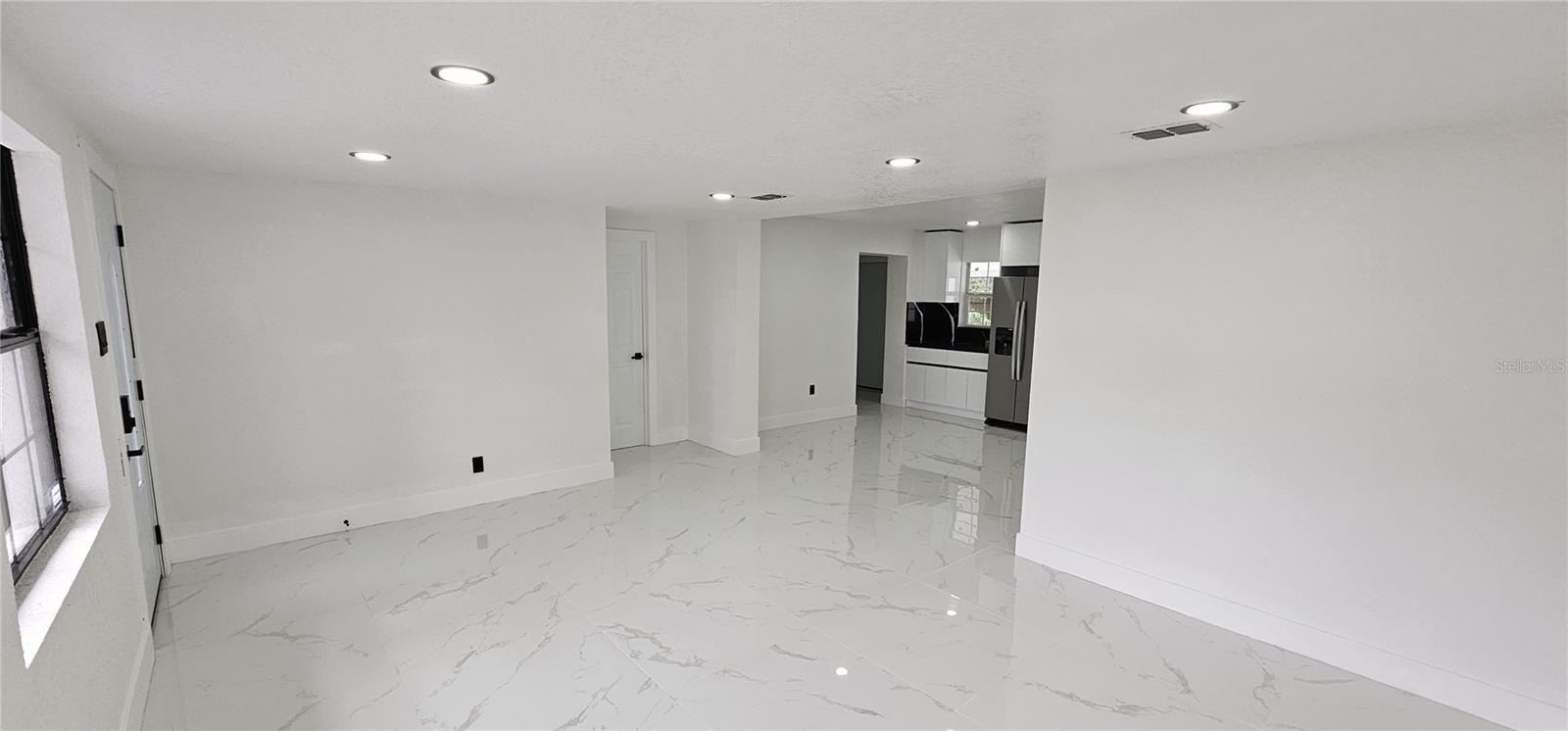 Listing photo id 1 for 1506 Poinsettia Avenue