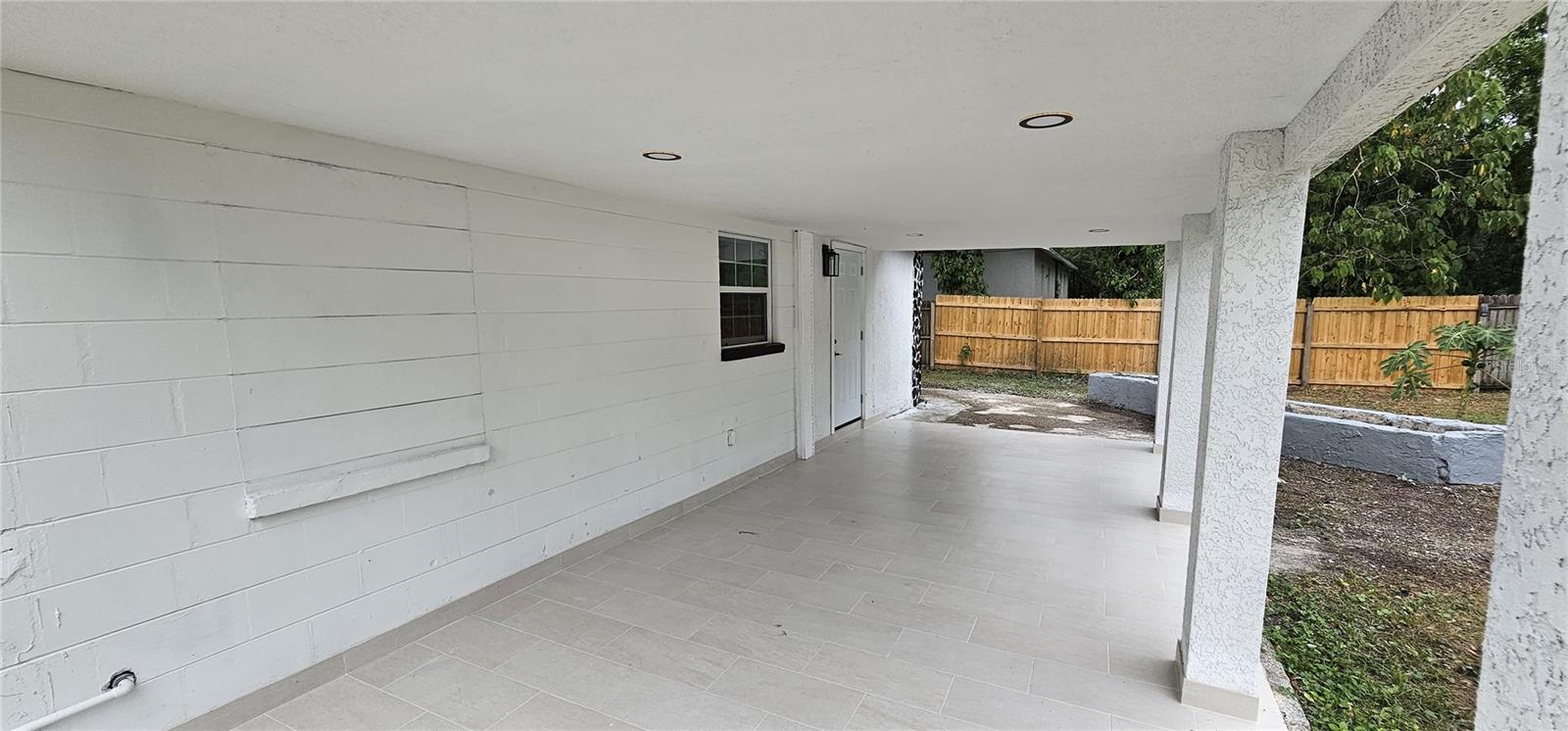 Listing photo id 29 for 1506 Poinsettia Avenue