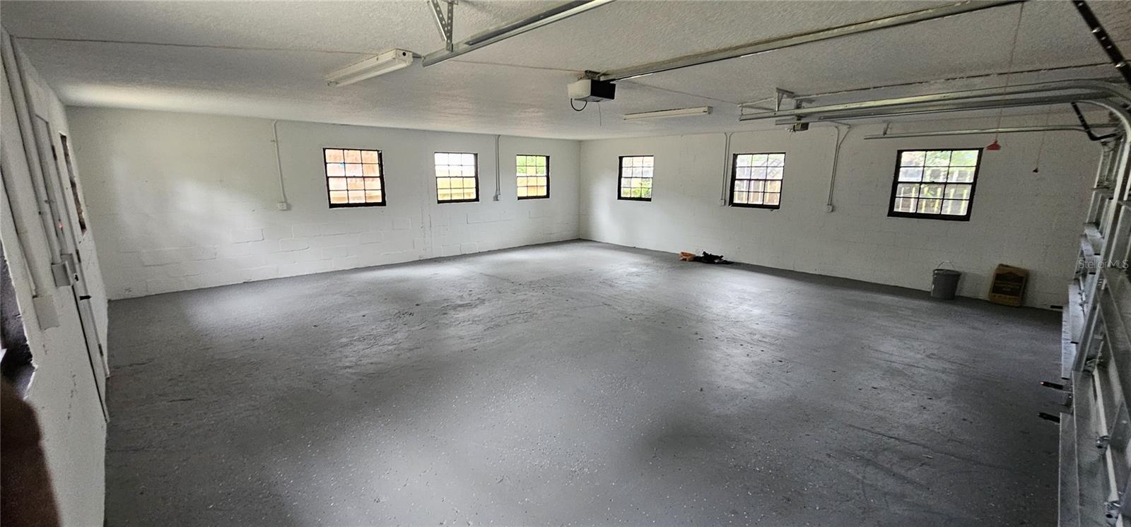 Listing photo id 32 for 1506 Poinsettia Avenue