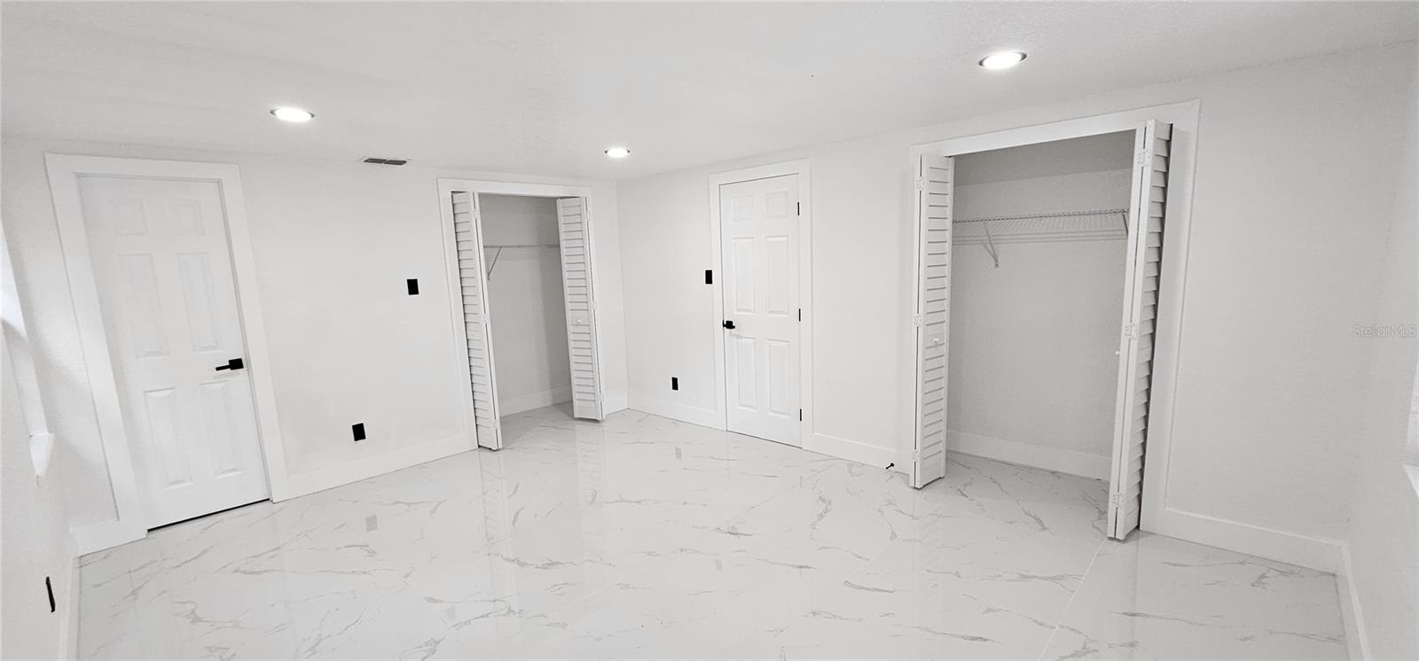 Listing photo id 2 for 1506 Poinsettia Avenue