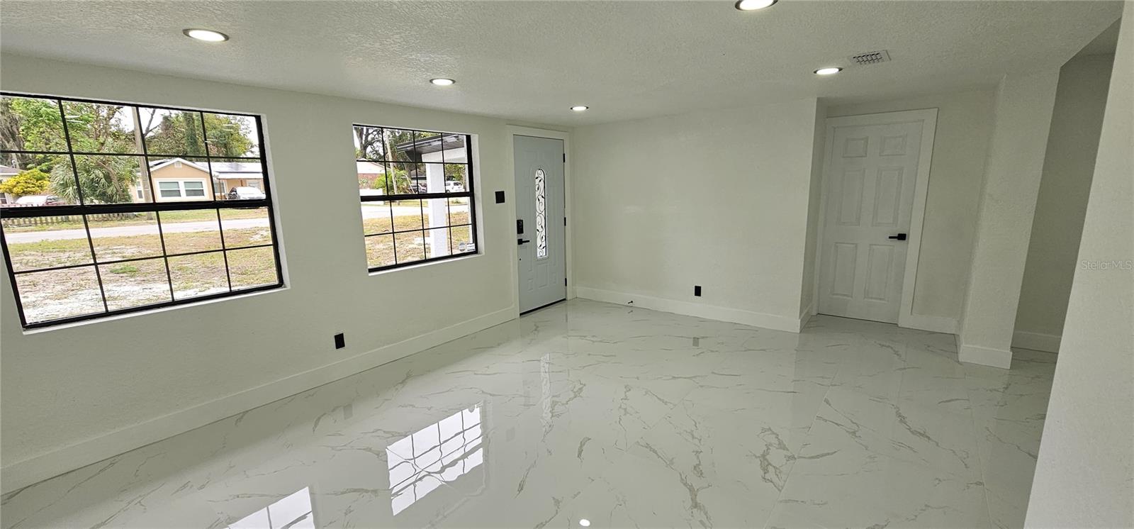 Listing photo id 7 for 1506 Poinsettia Avenue