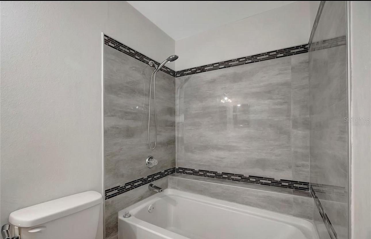 Image 16 of 36 For 10110 Winsford Oak Boulevard 612