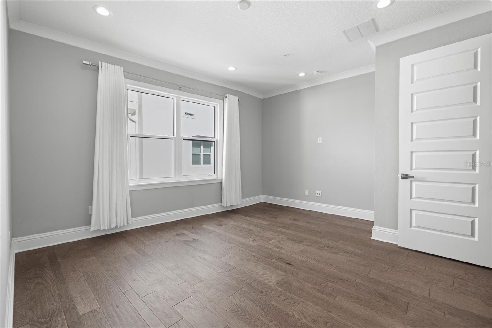 Image 27 of 57 For 123 5th Avenue N