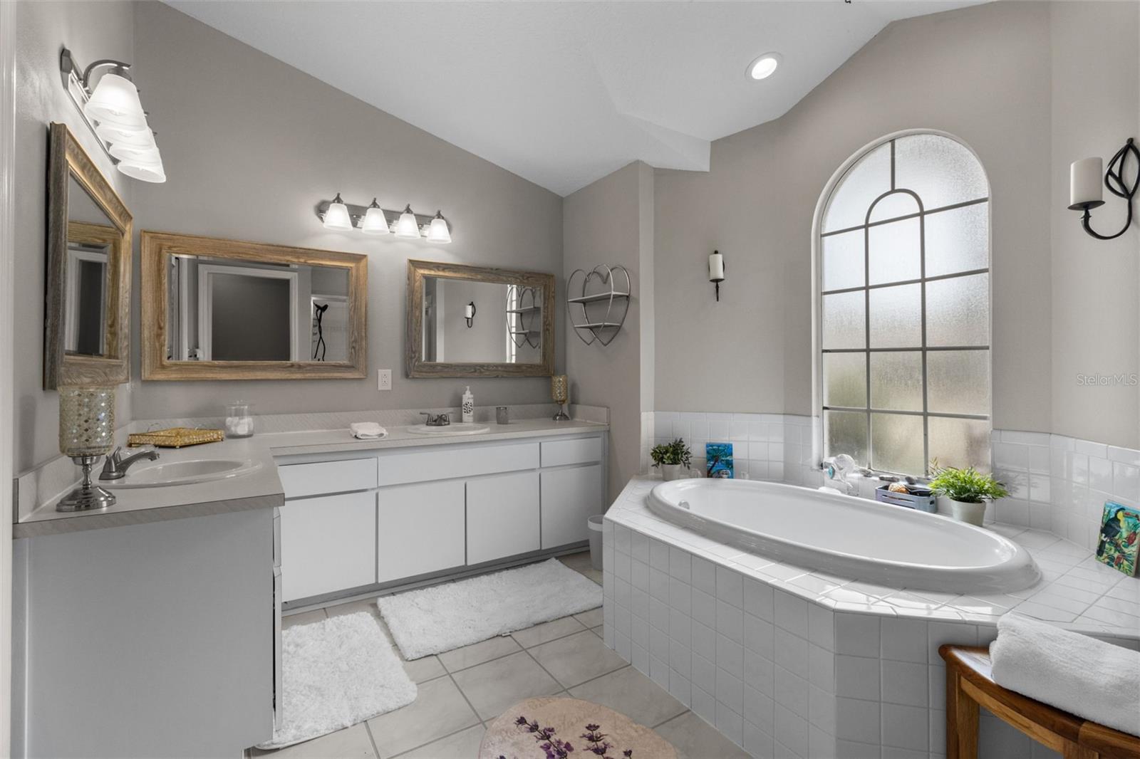 Image 21 of 41 For 731 Brittany Park Boulevard