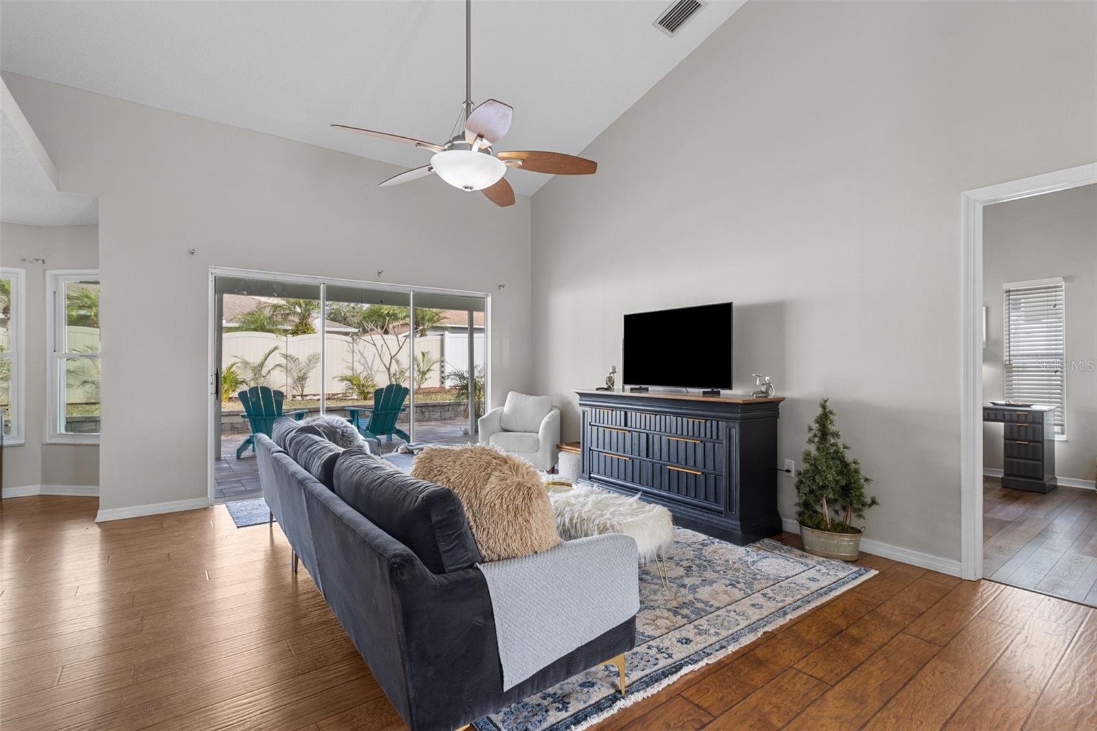 Image 7 of 41 For 731 Brittany Park Boulevard