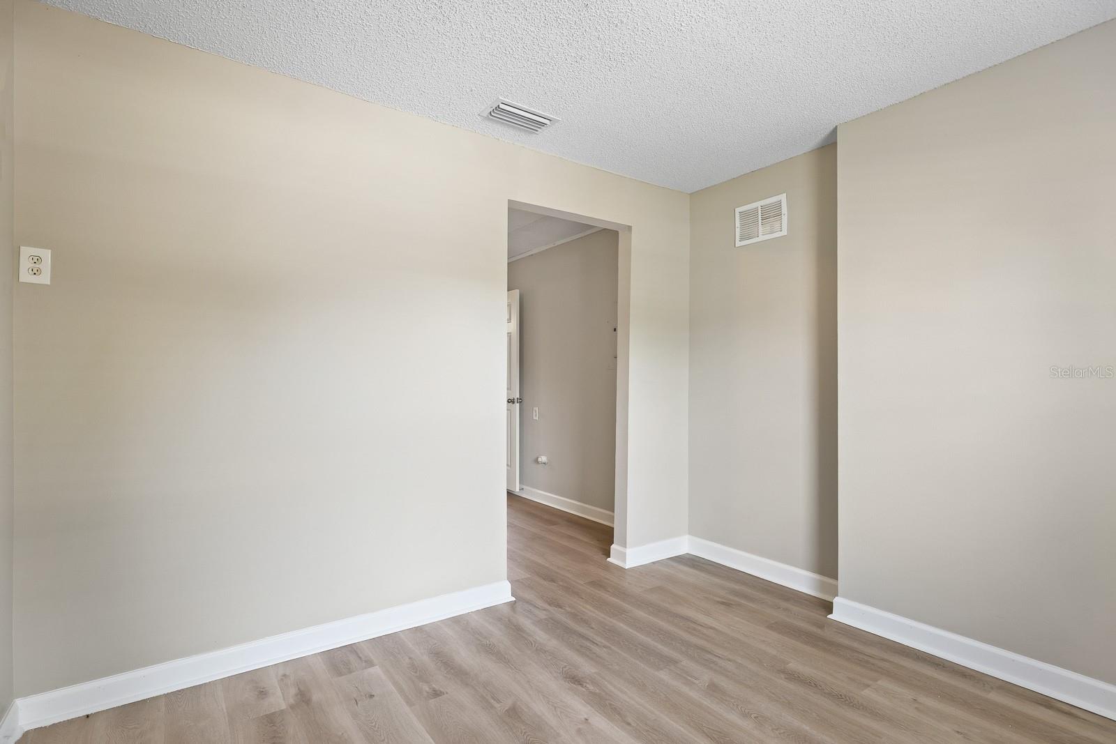 Image 18 of 38 For 2107 Shady Point Lane