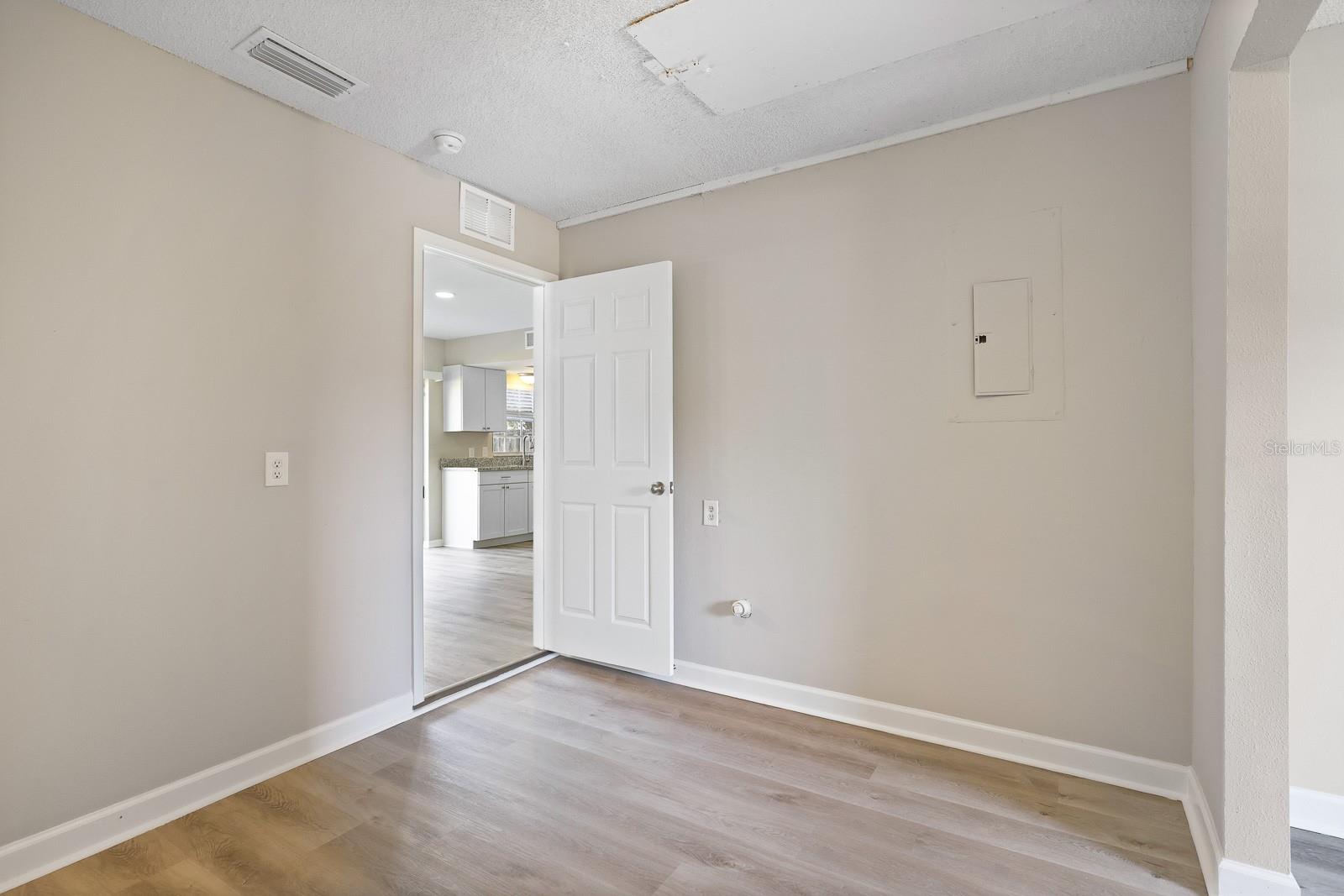 Image 19 of 38 For 2107 Shady Point Lane