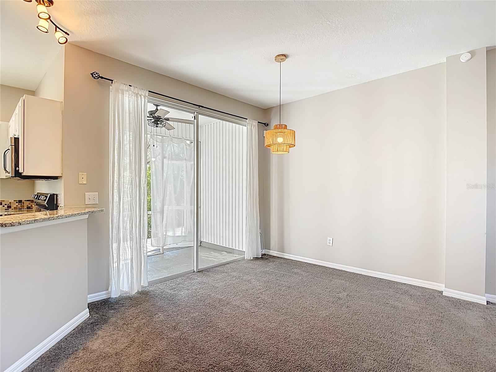 Image 10 of 46 For 12332 Country White Circle