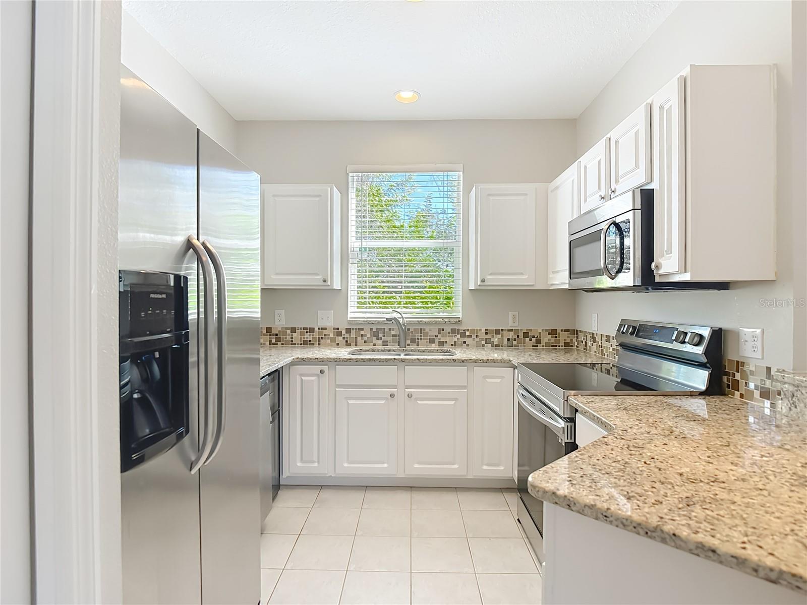 Image 12 of 46 For 12332 Country White Circle