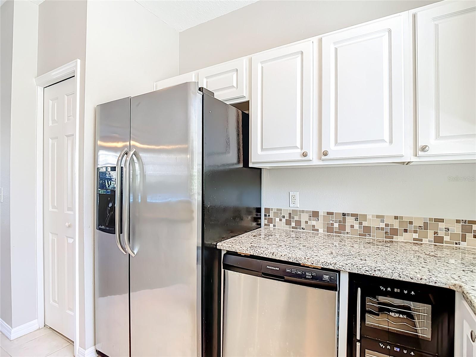 Image 15 of 46 For 12332 Country White Circle