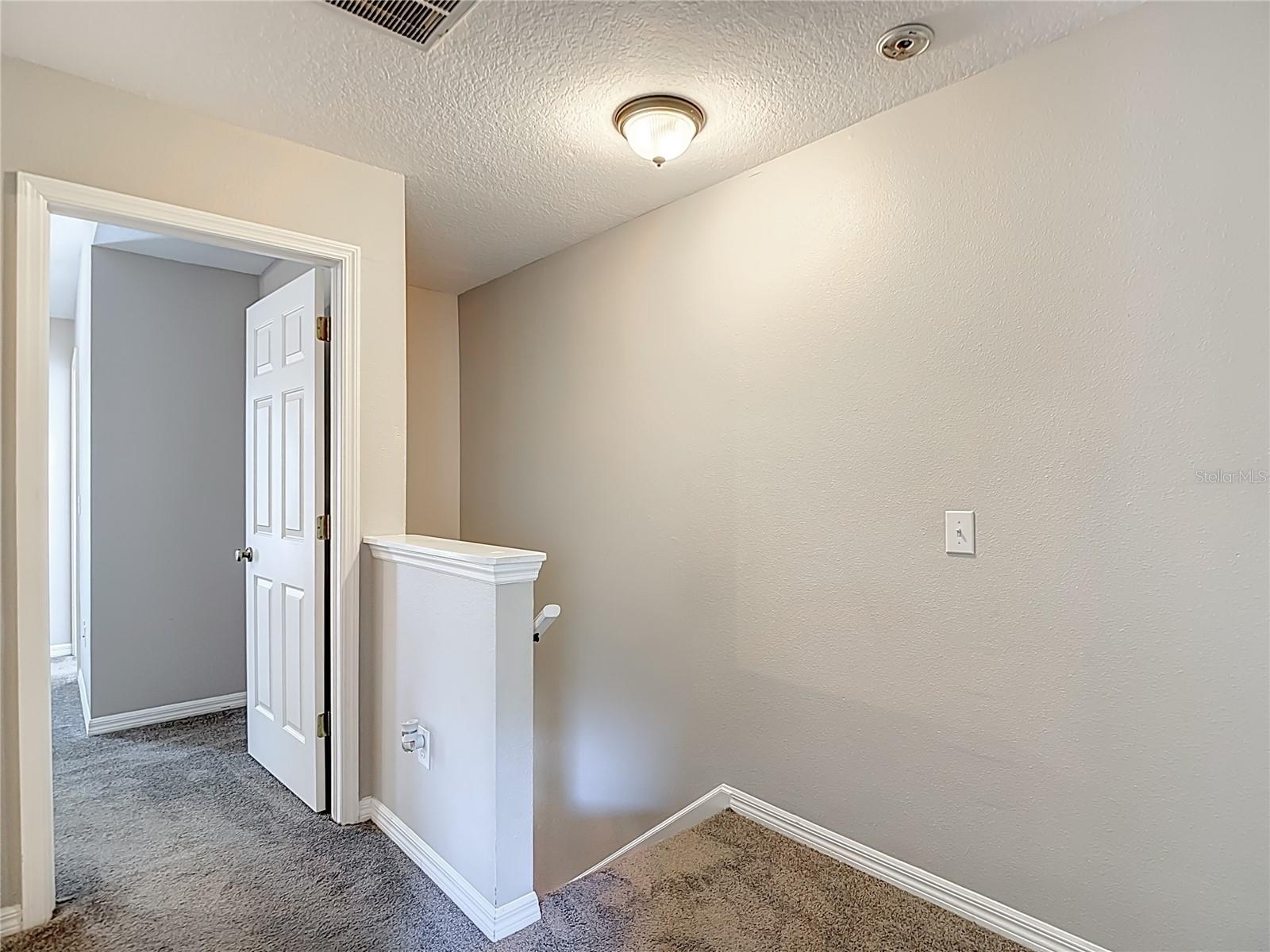 Image 19 of 46 For 12332 Country White Circle