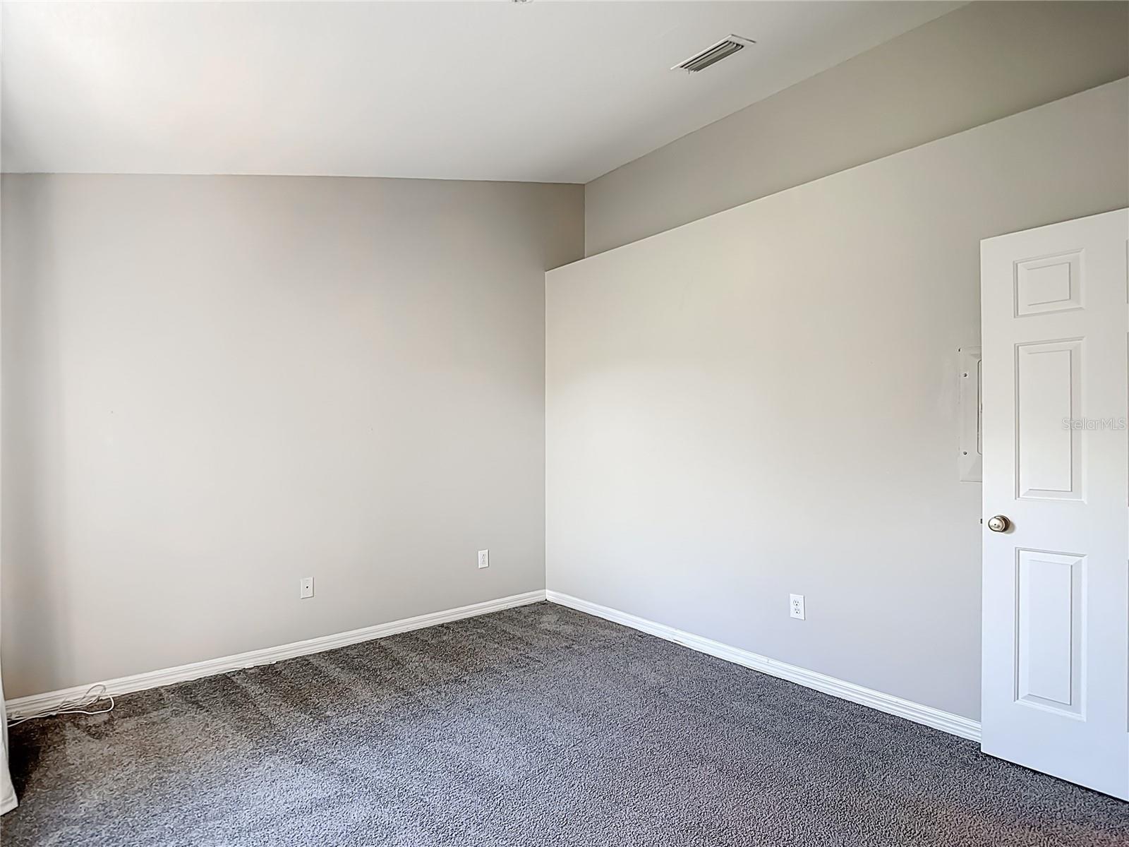 Image 21 of 46 For 12332 Country White Circle