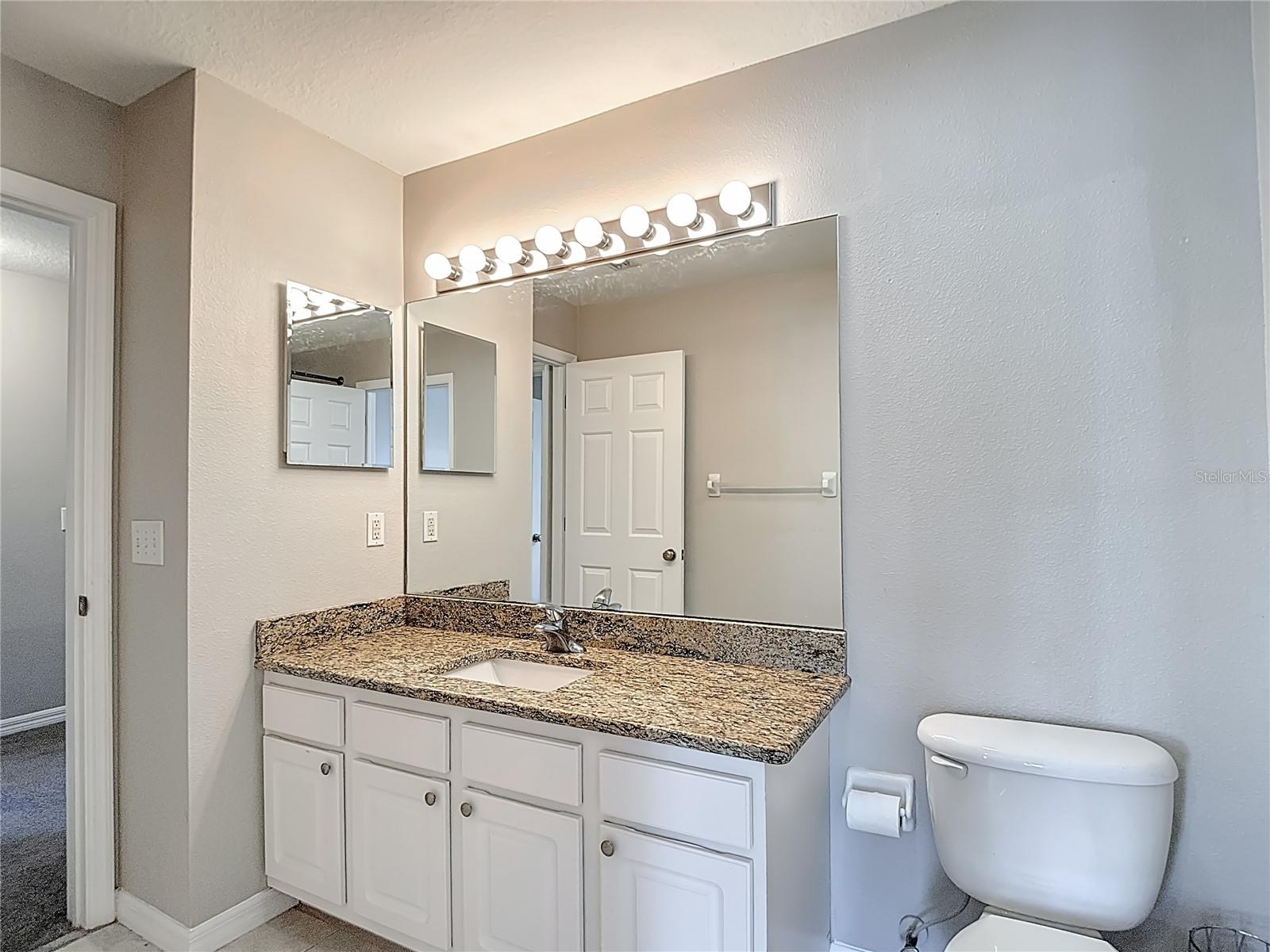 Image 27 of 46 For 12332 Country White Circle