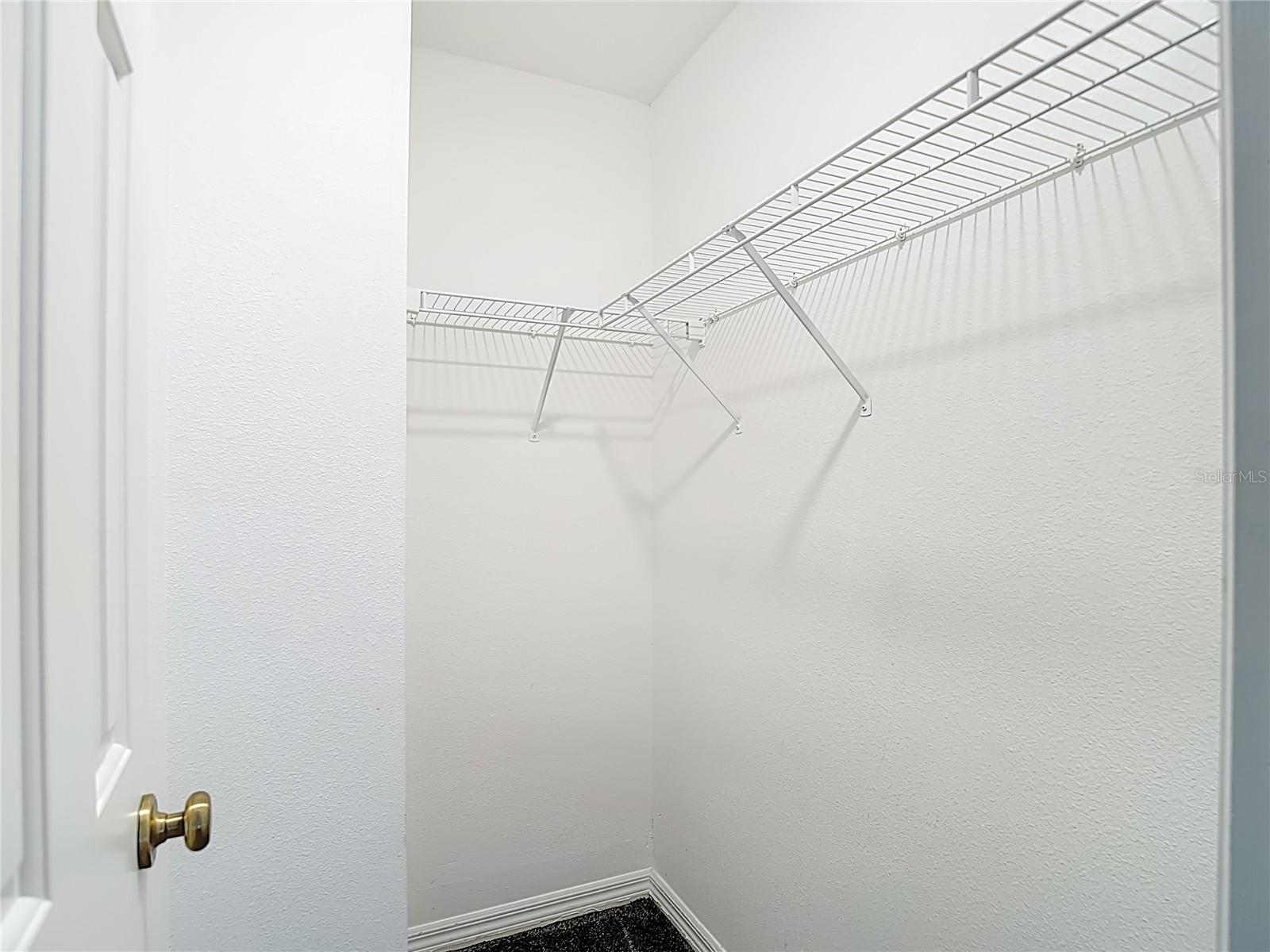 Image 28 of 46 For 12332 Country White Circle