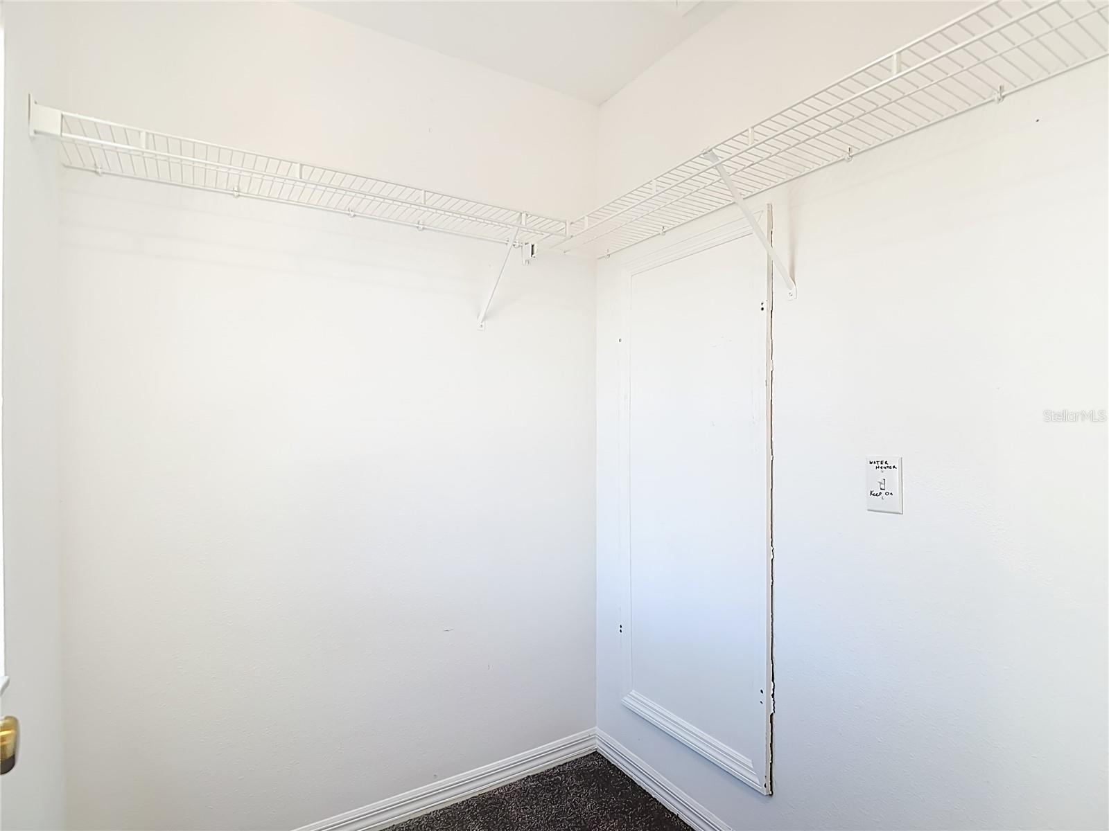 Image 29 of 46 For 12332 Country White Circle