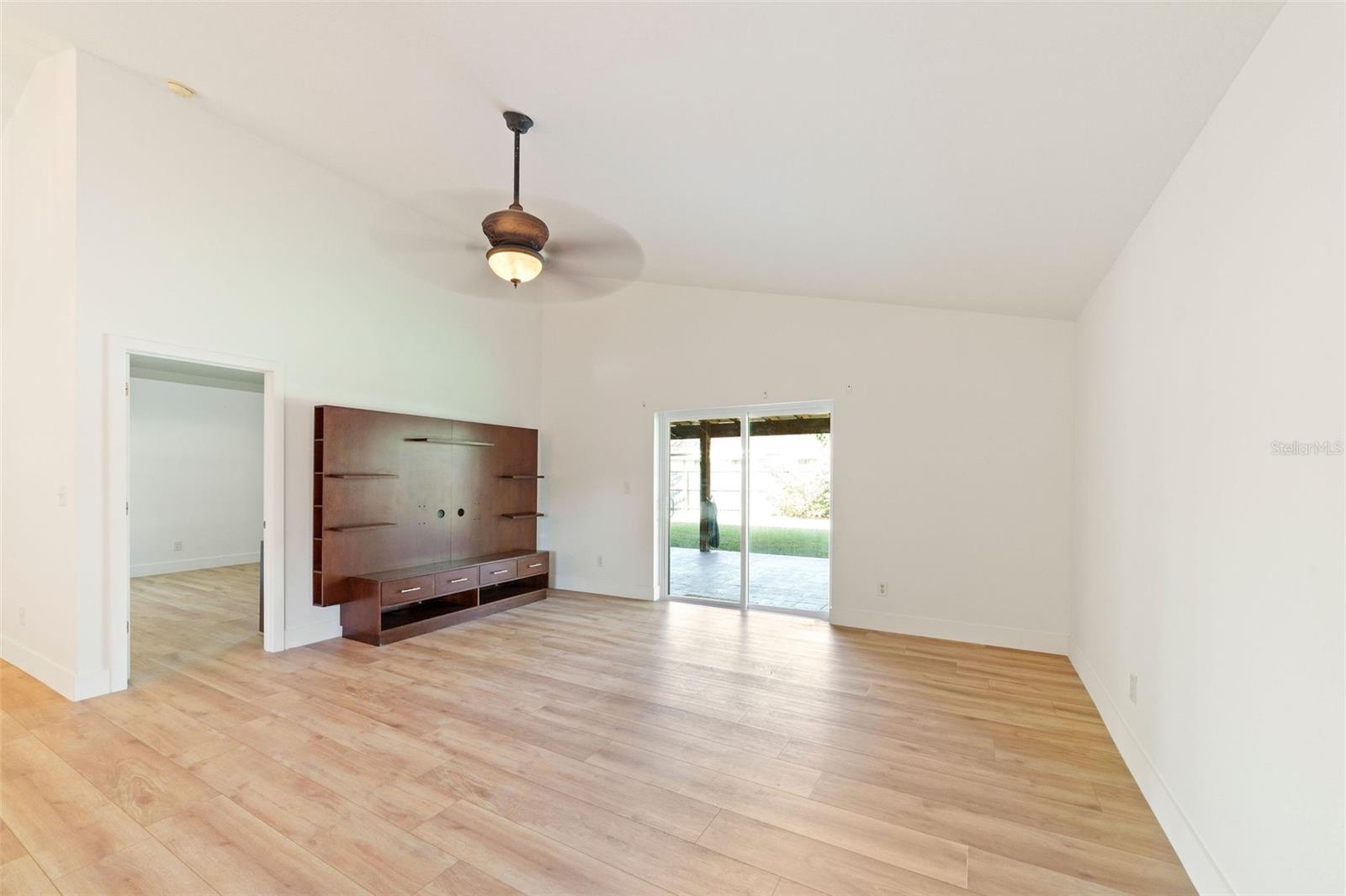 Image 17 of 55 For 24407 Rolling View Court