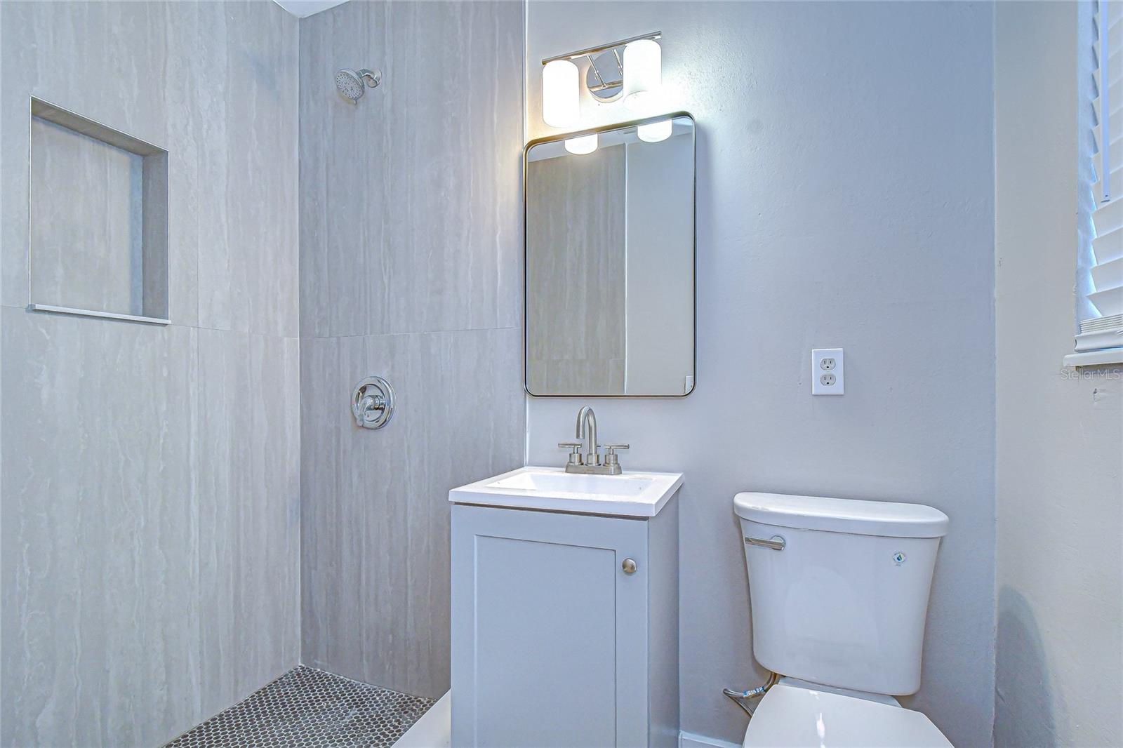 Image 27 of 38 For 1800 52nd Avenue N