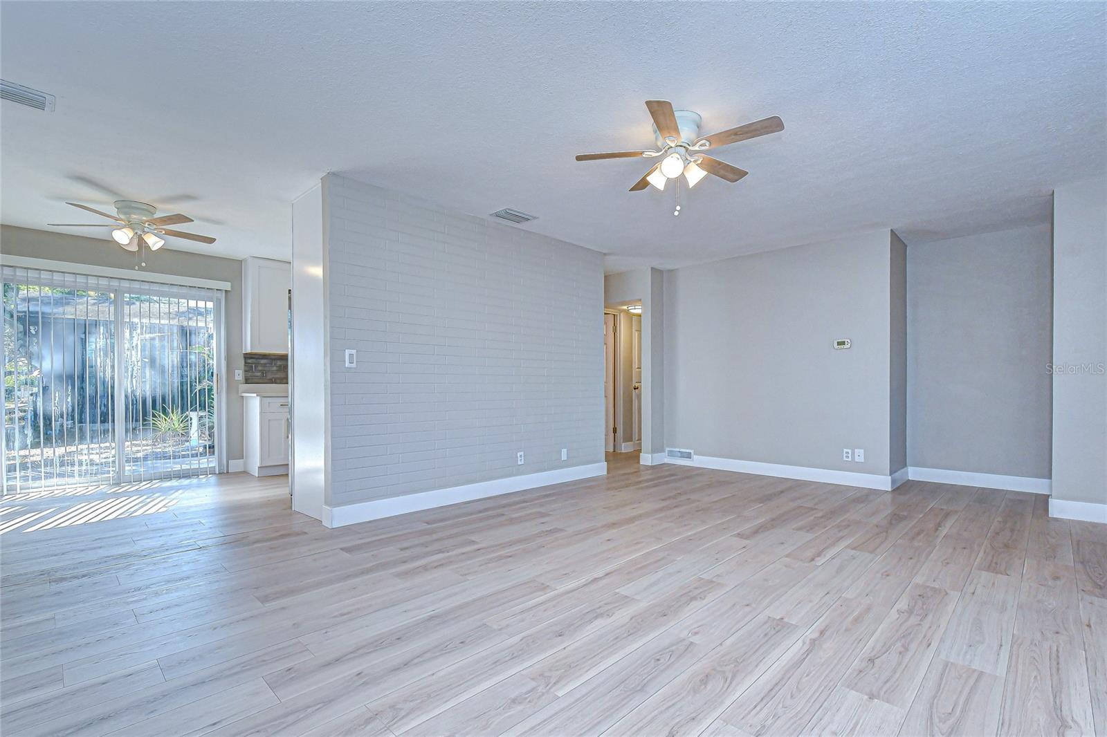 Image 7 of 38 For 1800 52nd Avenue N