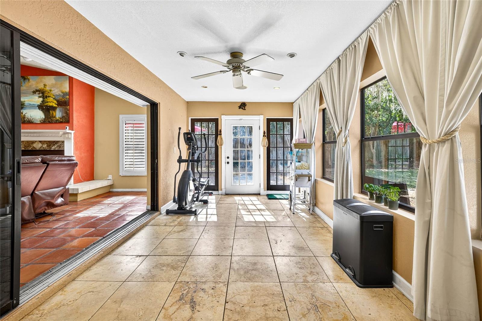 Listing photo id 10 for 2835 Hammock Drive