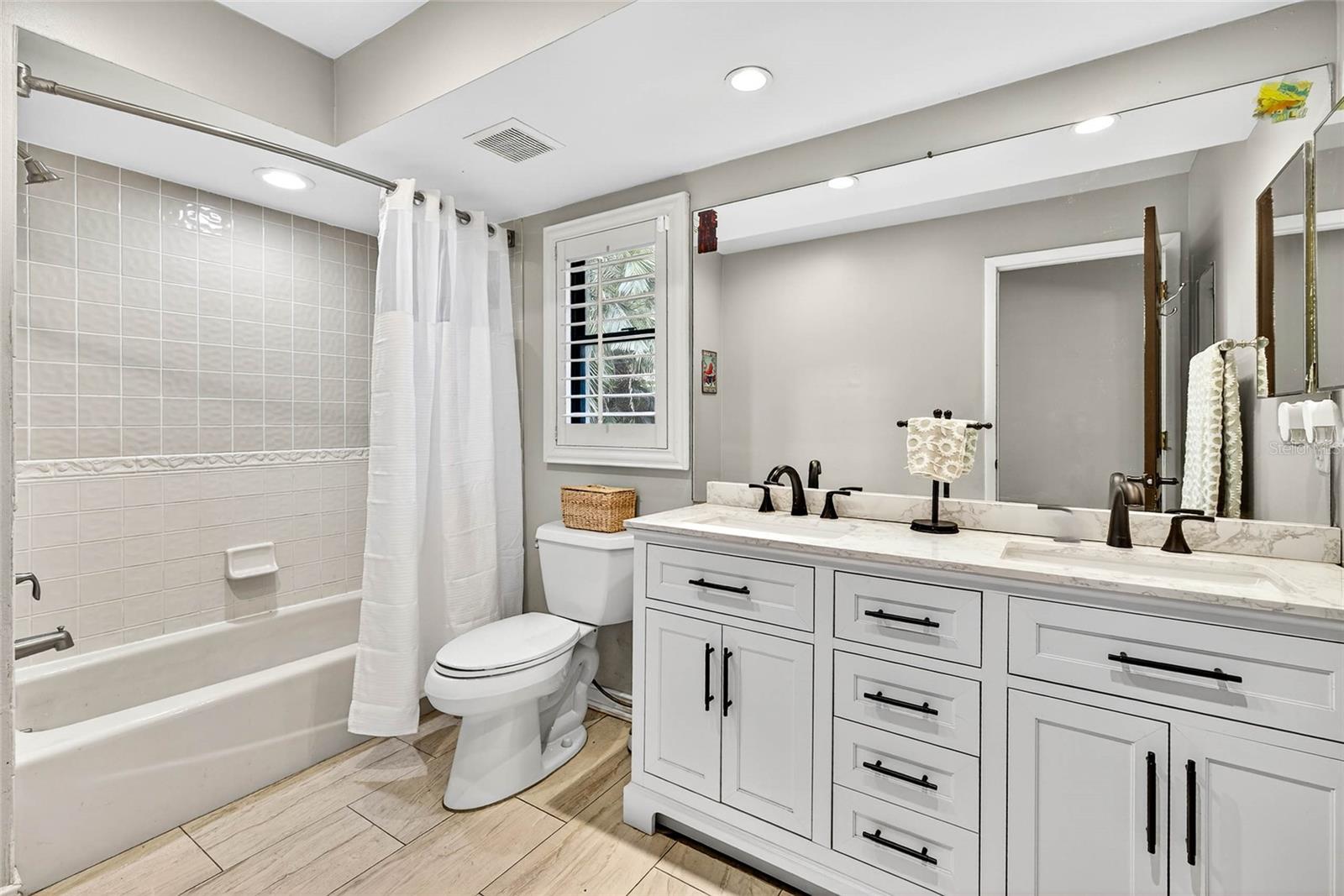 Listing photo id 15 for 2835 Hammock Drive