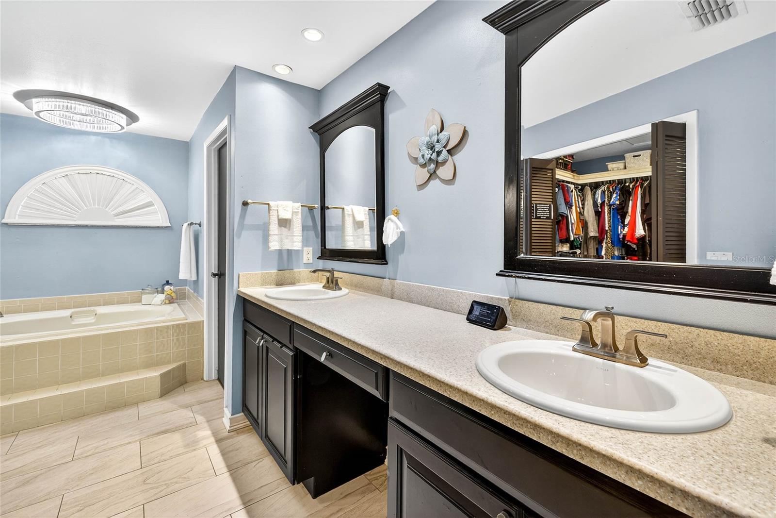 Listing photo id 18 for 2835 Hammock Drive