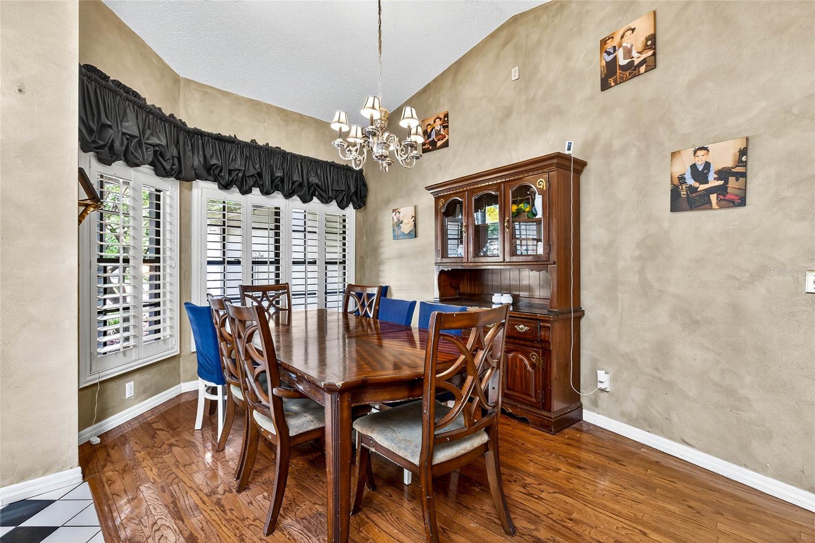 Listing photo id 3 for 2835 Hammock Drive