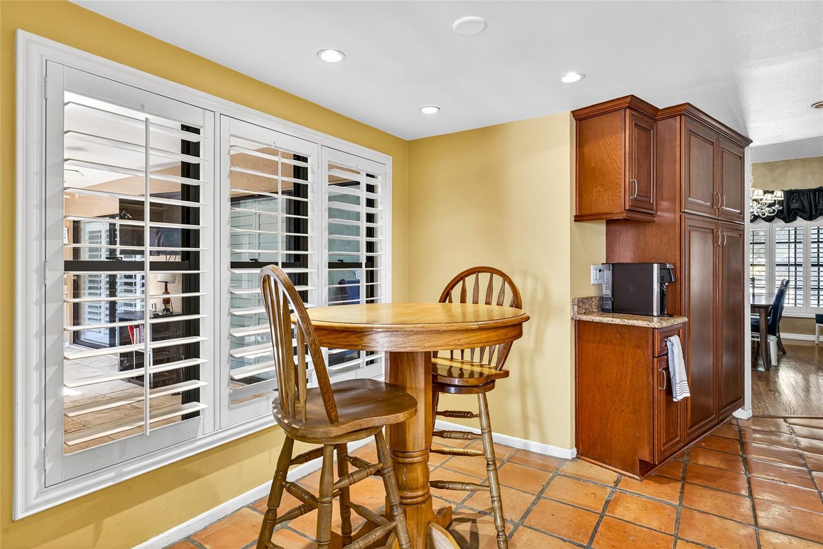 Listing photo id 4 for 2835 Hammock Drive