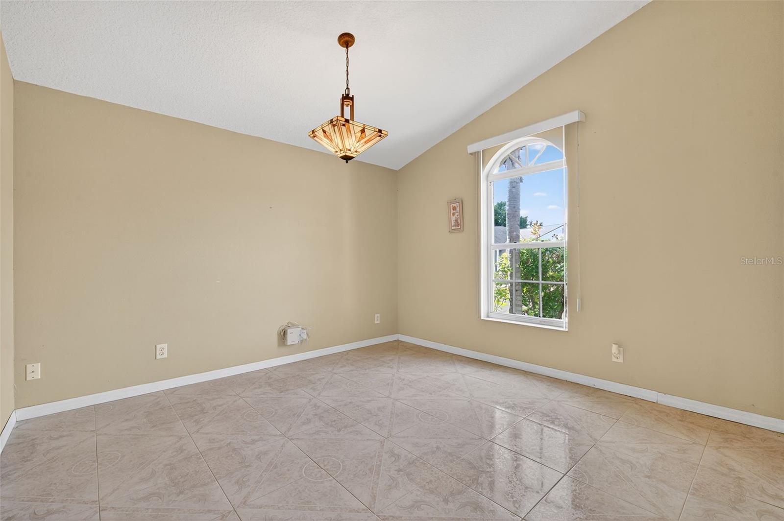 Image 18 of 71 For 148 Lookout Drive