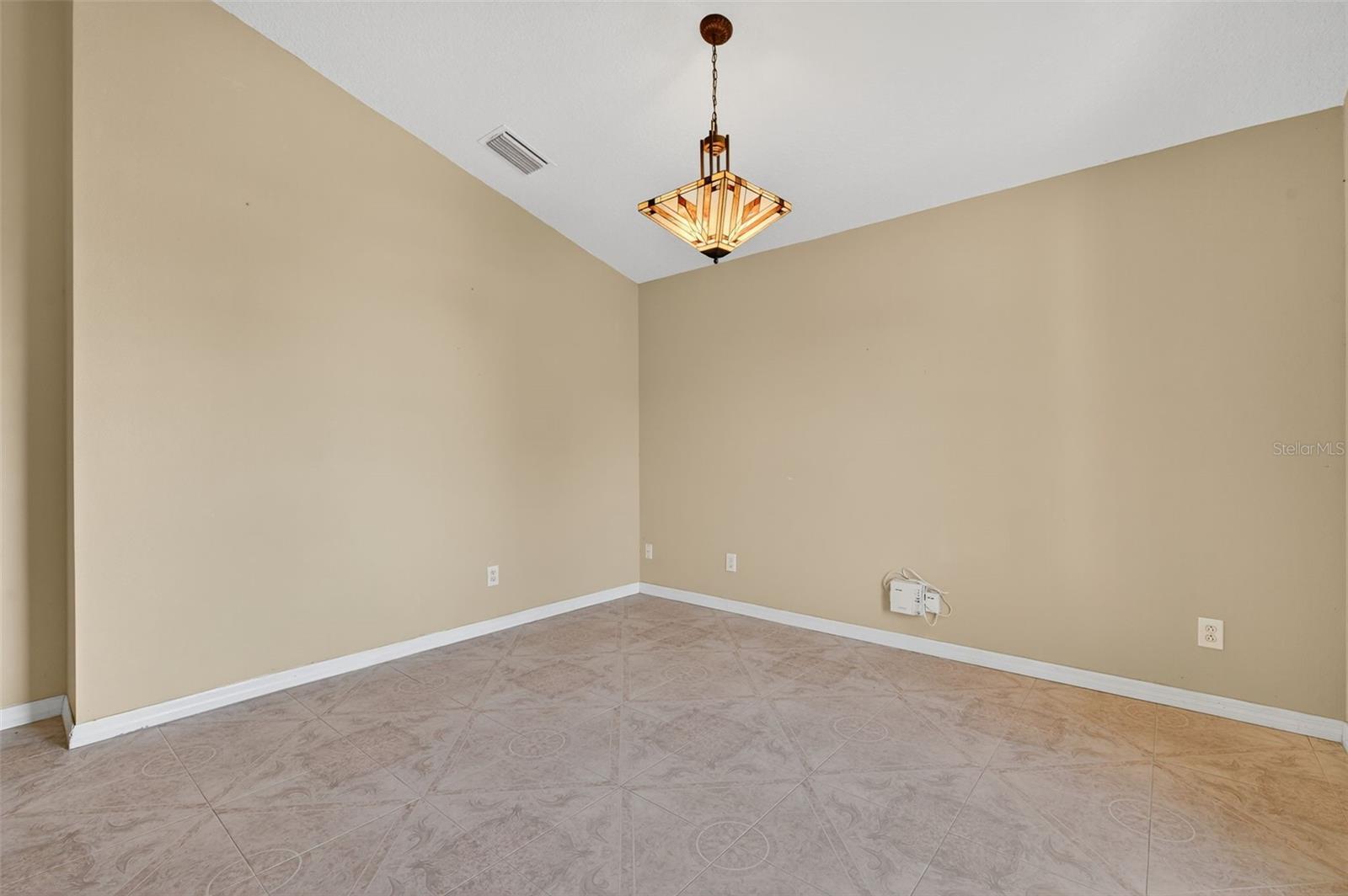 Image 20 of 71 For 148 Lookout Drive