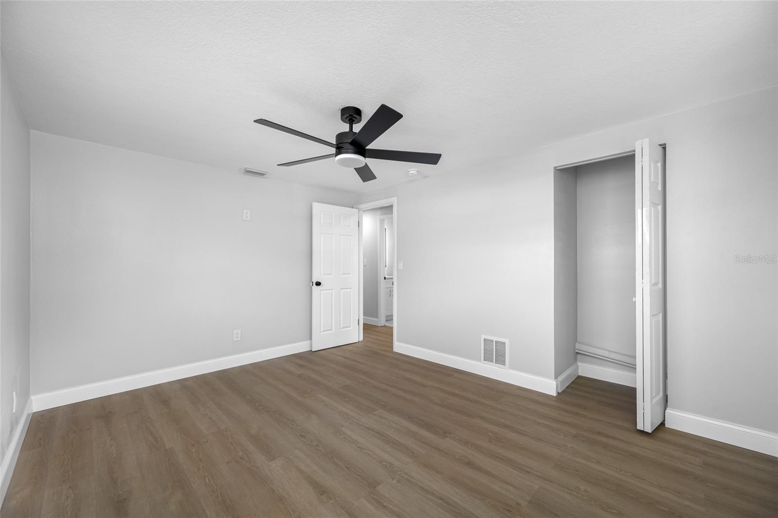 Image 32 of 48 For 8946 Dream Way