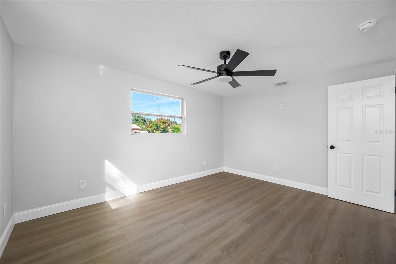 Image 33 of 48 For 8946 Dream Way