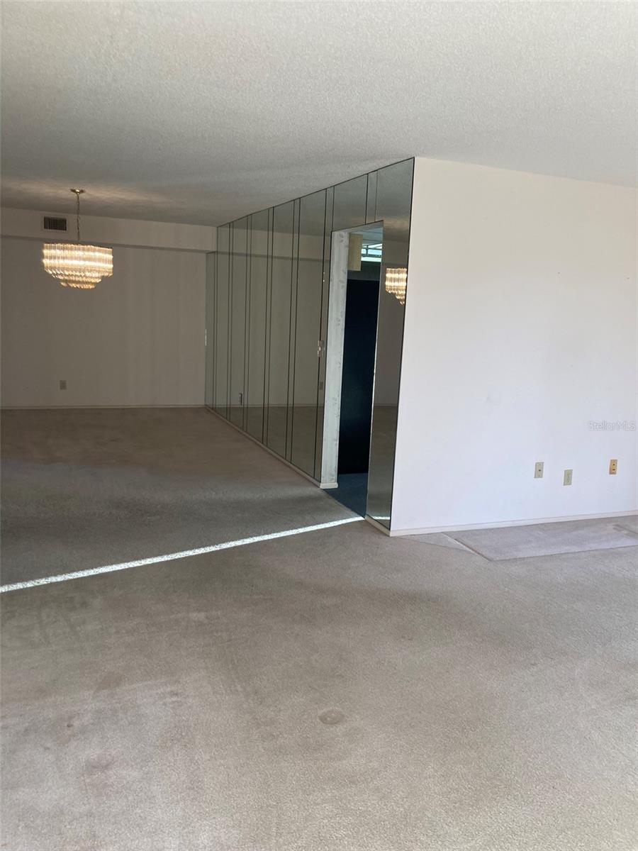 Image 25 of 52 For 8198 Terrace Garden Drive N 211