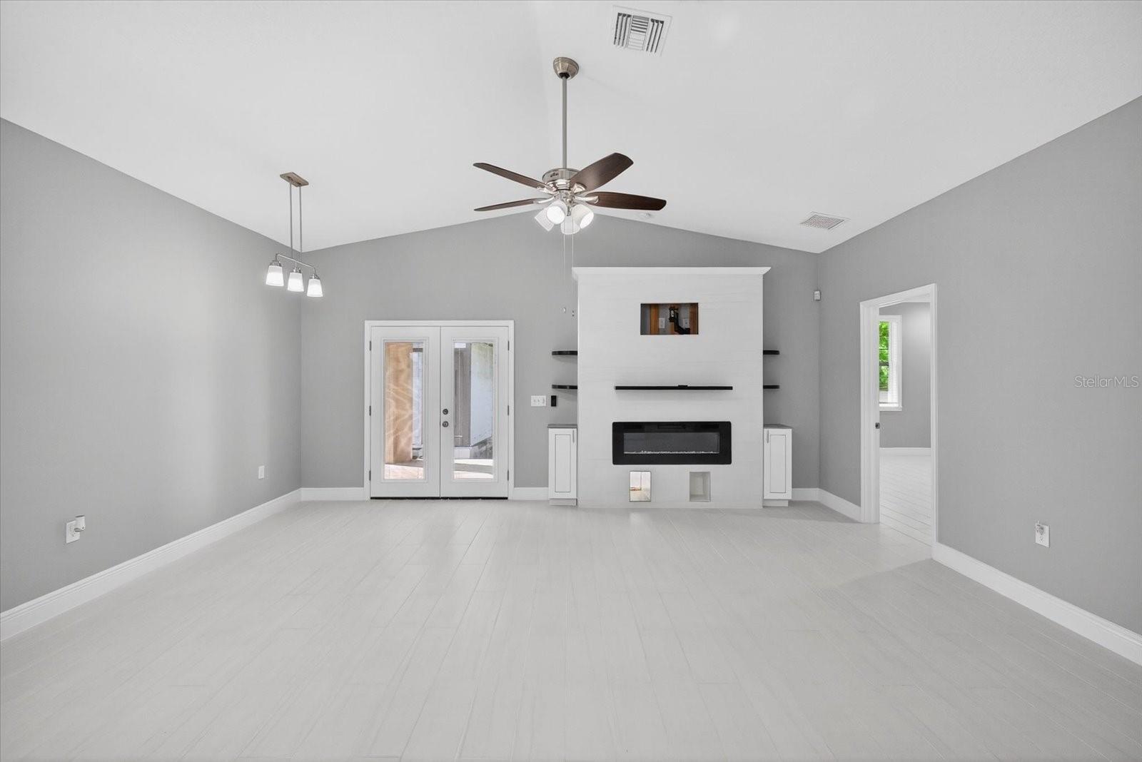 Image 22 of 62 For 8914 Lynn Avenue