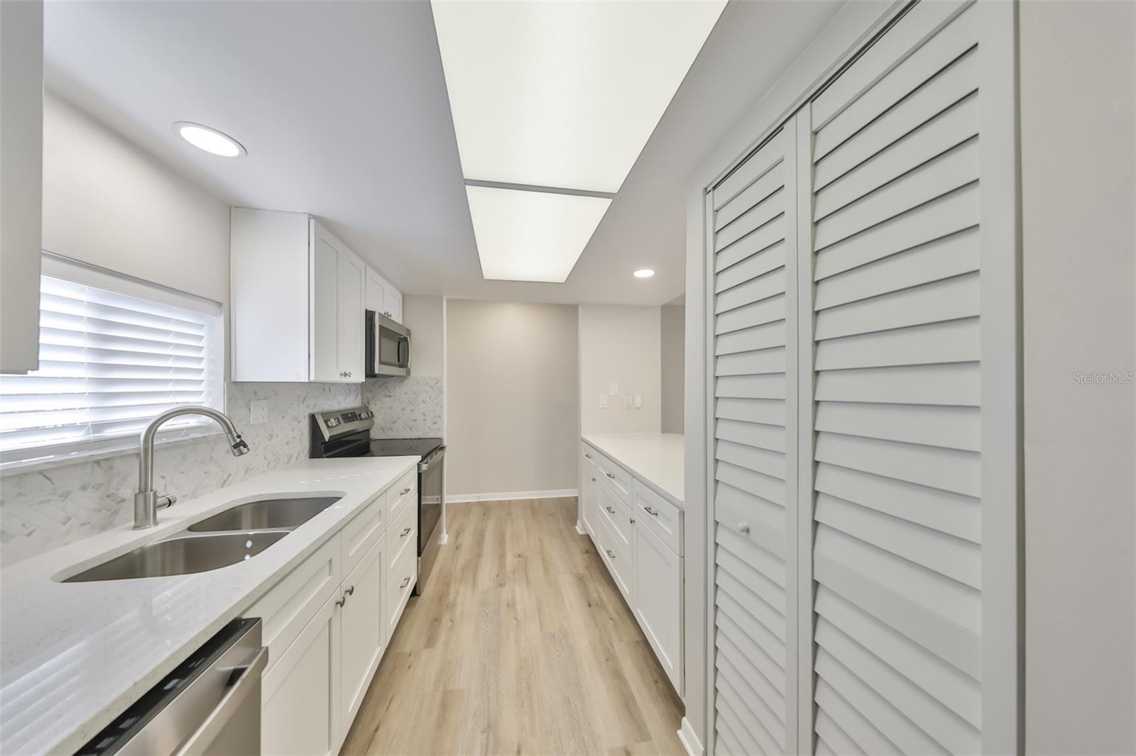 Image 5 of 30 For 8616 Palm Lane