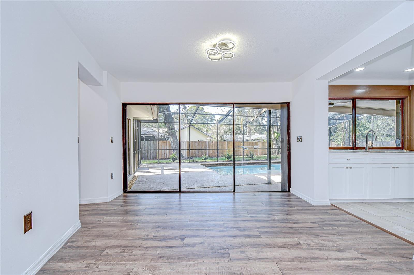 Listing photo id 12 for 2102 Doefield Court