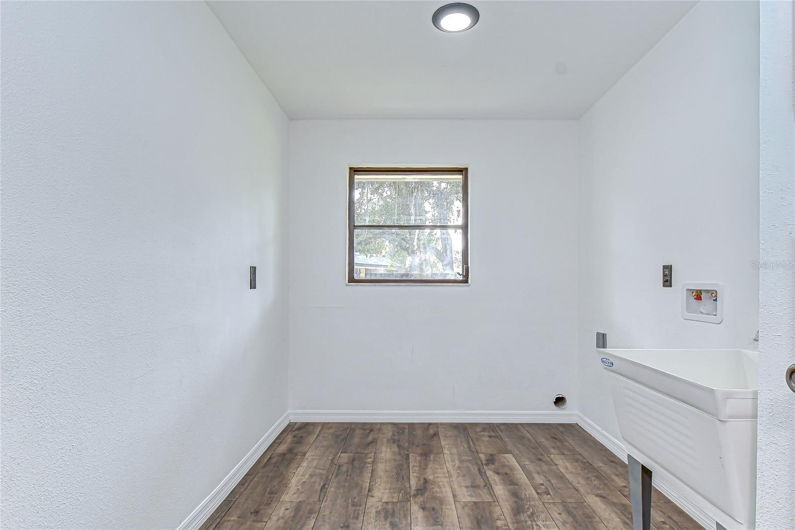 Listing photo id 23 for 2102 Doefield Court