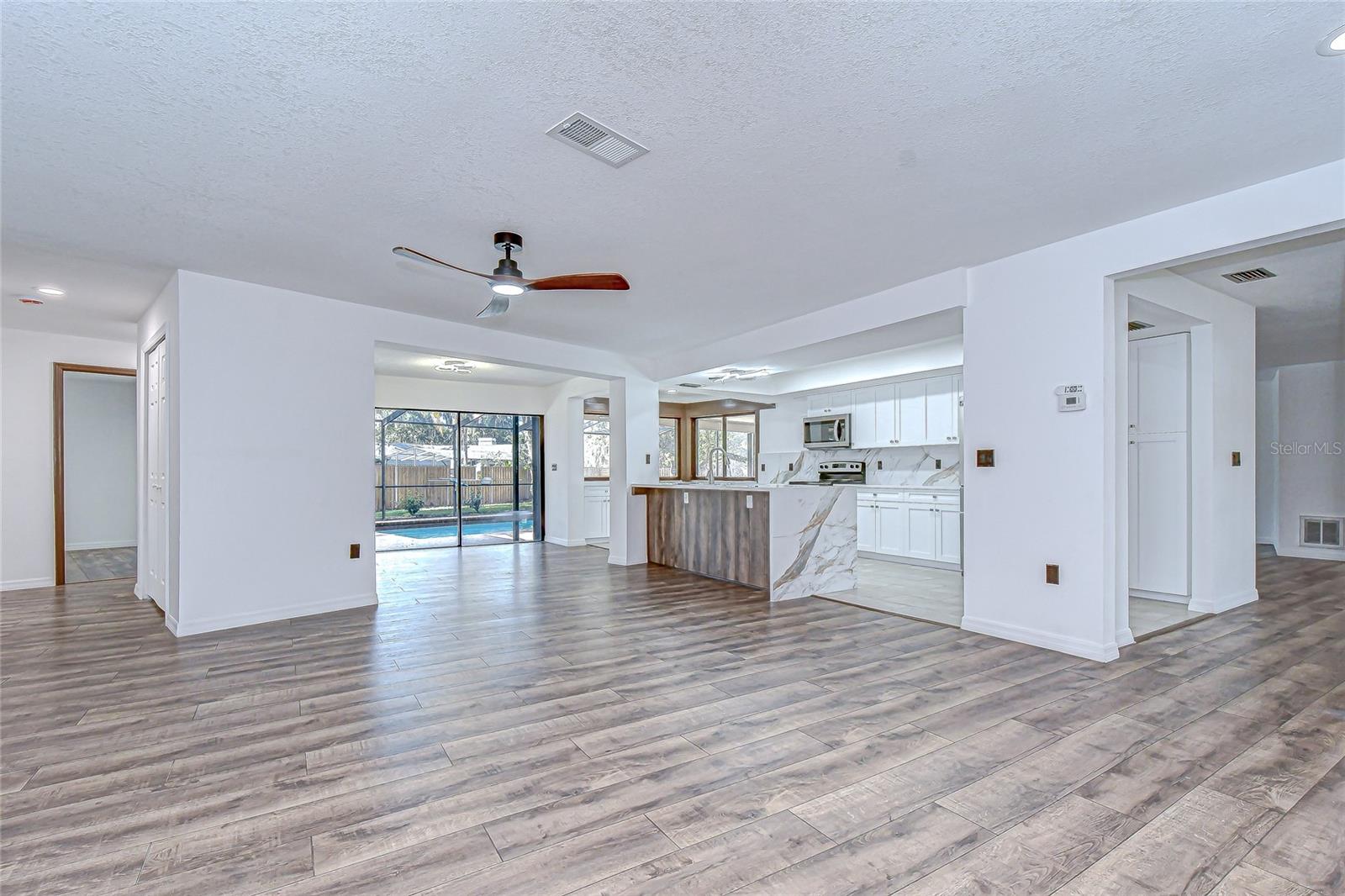 Listing photo id 6 for 2102 Doefield Court