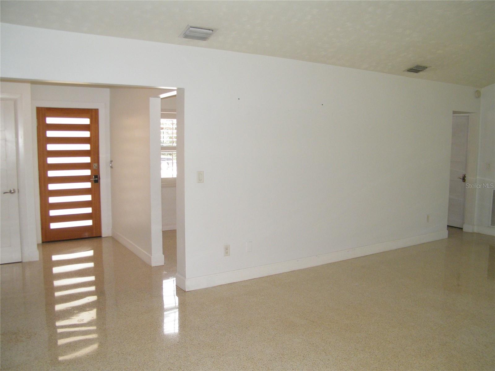 Image 4 of 33 For 1060 Jesse Avenue