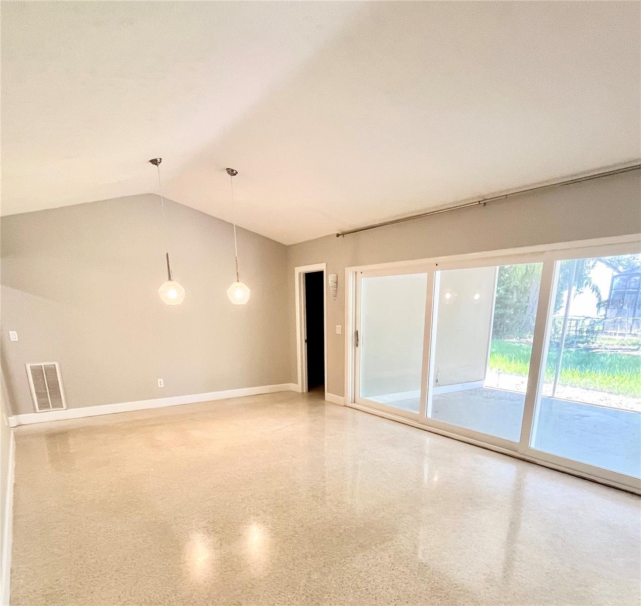 Image 6 of 33 For 1060 Jesse Avenue