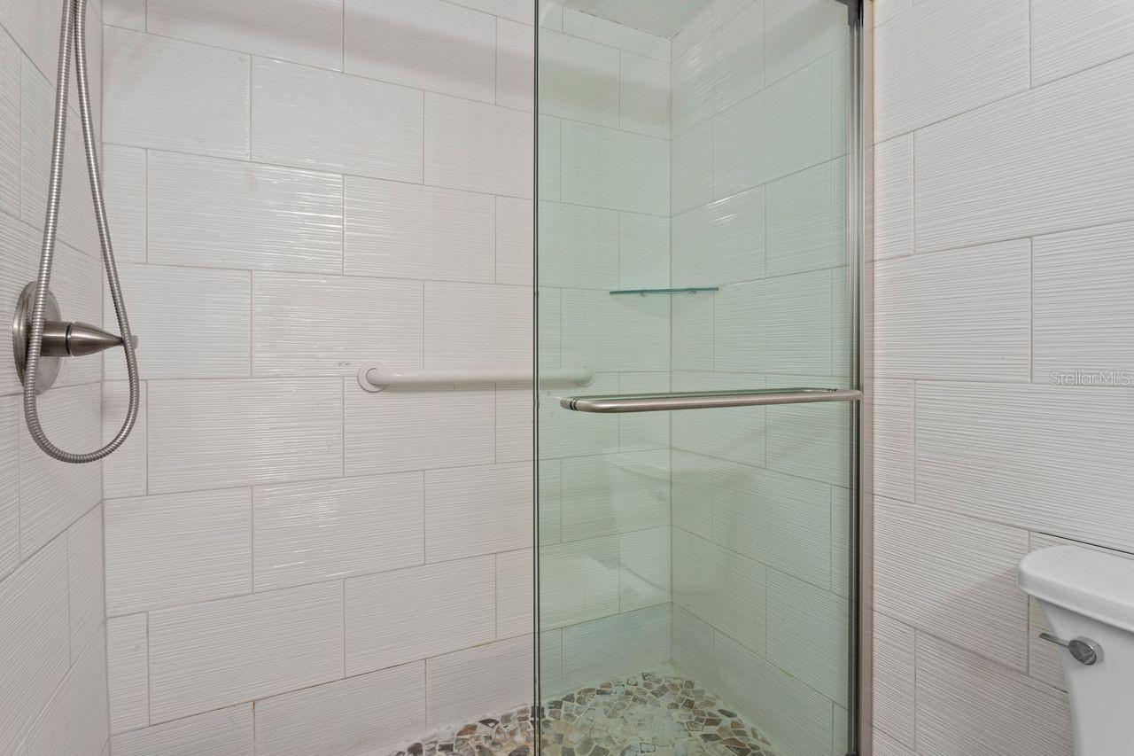 Image 21 of 26 For 4910 Bay Street Ne 111