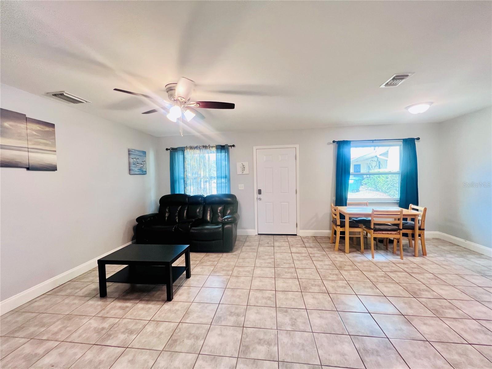 Image 3 of 20 For 5202 Laurel Place