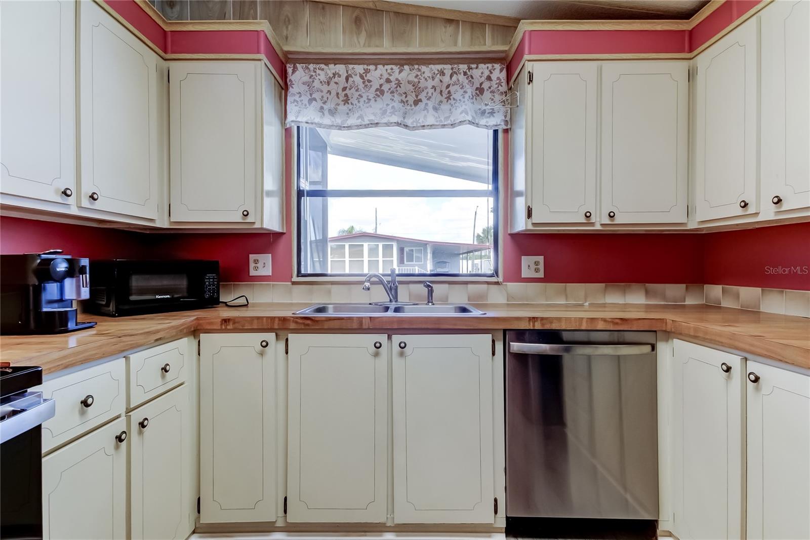 Image 15 of 56 For 39820 Us Highway 19 N 222