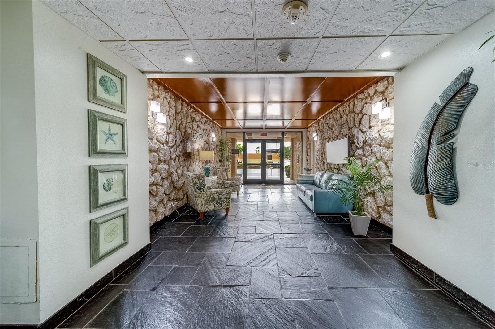 Image 46 of 67 For 17920 Gulf Boulevard 1205