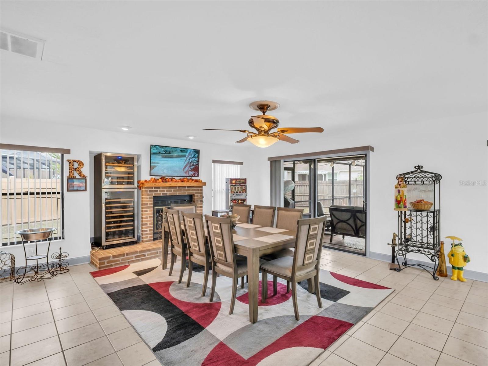 Image 16 of 61 For 3177 Montrose Place