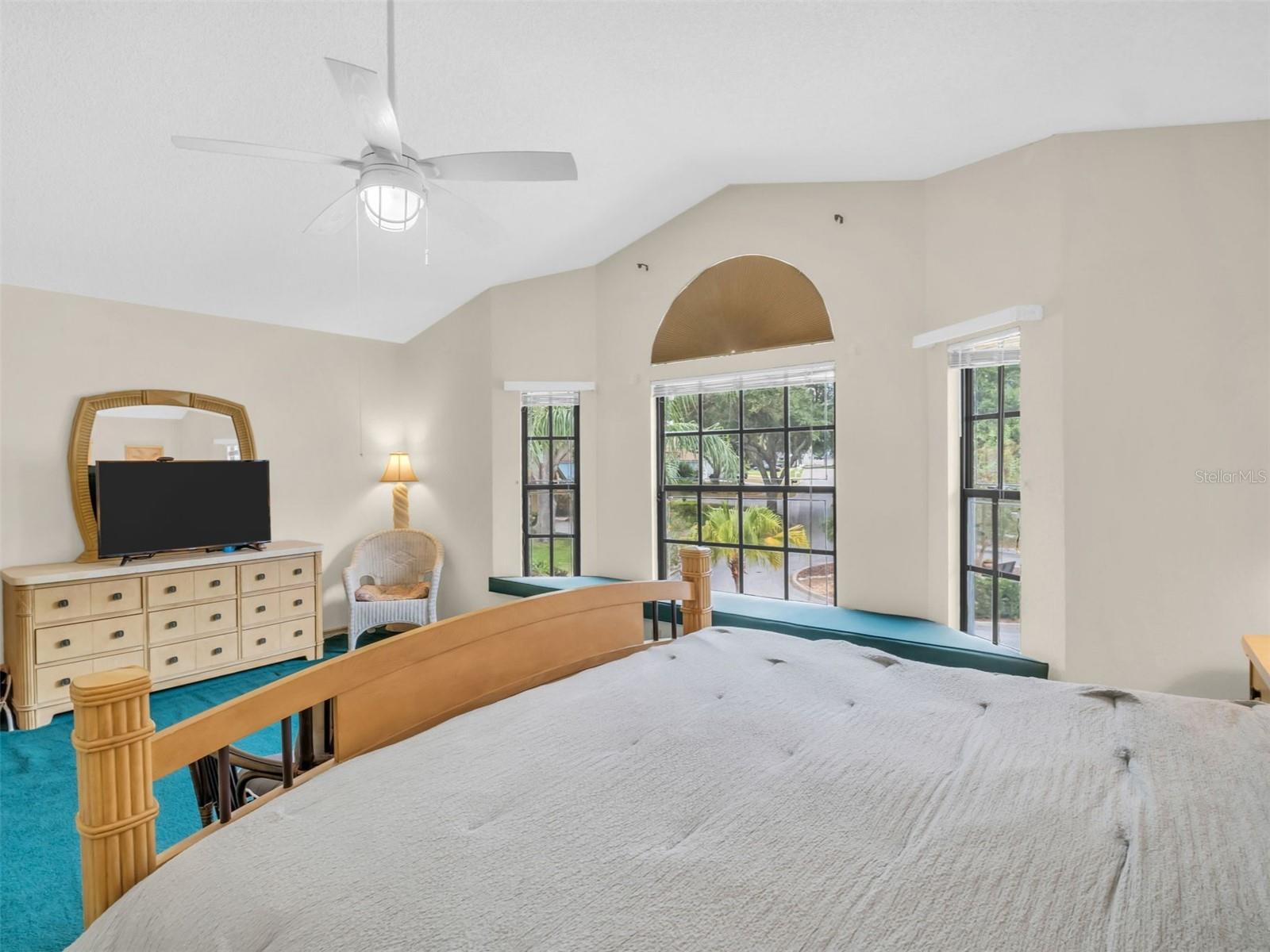 Image 22 of 61 For 3177 Montrose Place