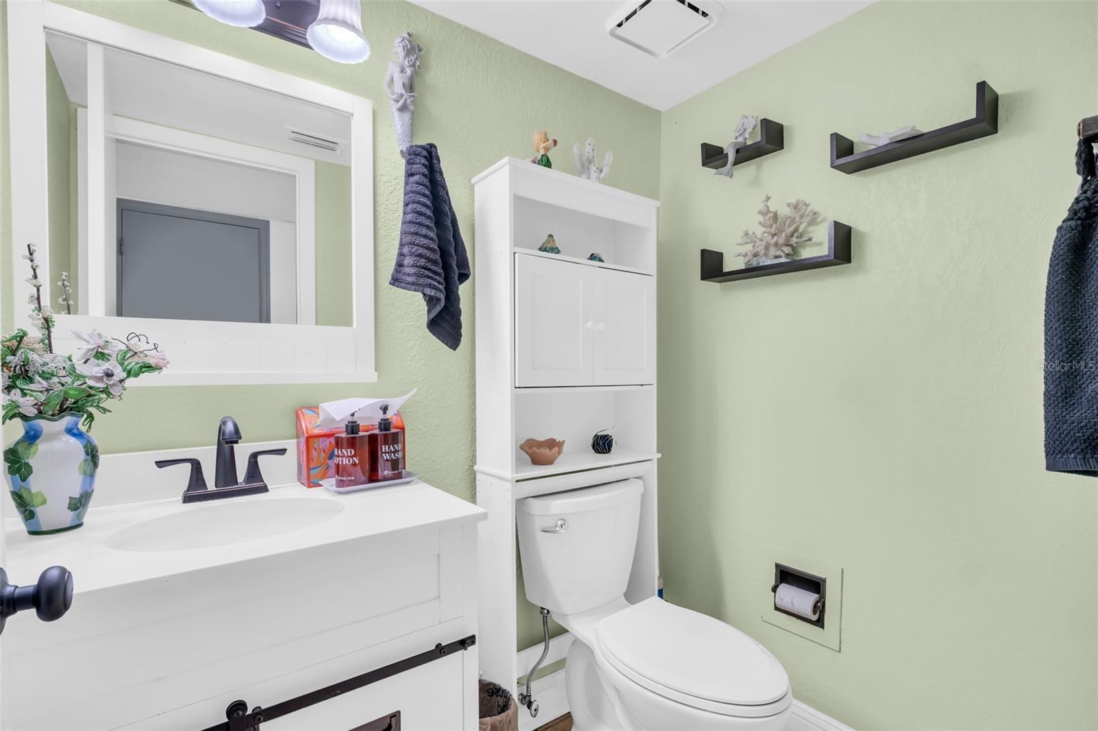 Image 28 of 61 For 3177 Montrose Place