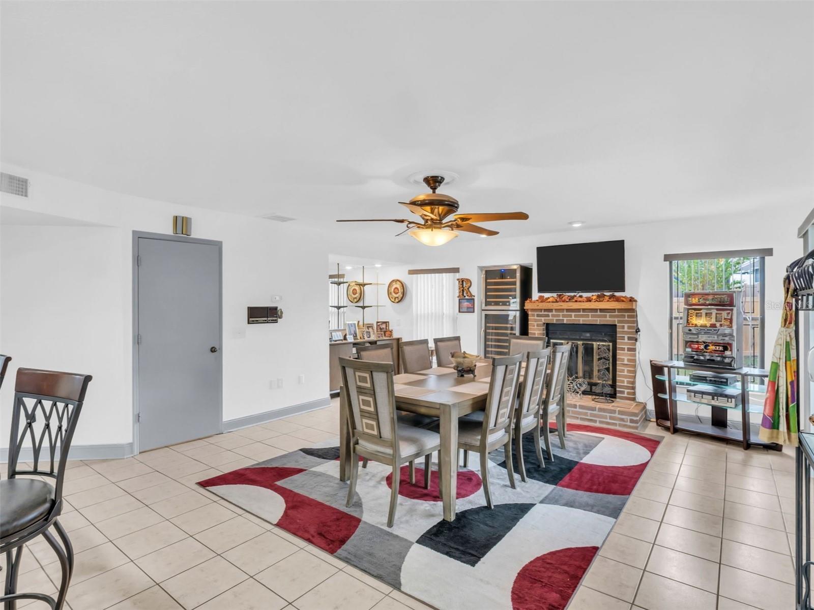 Image 8 of 61 For 3177 Montrose Place