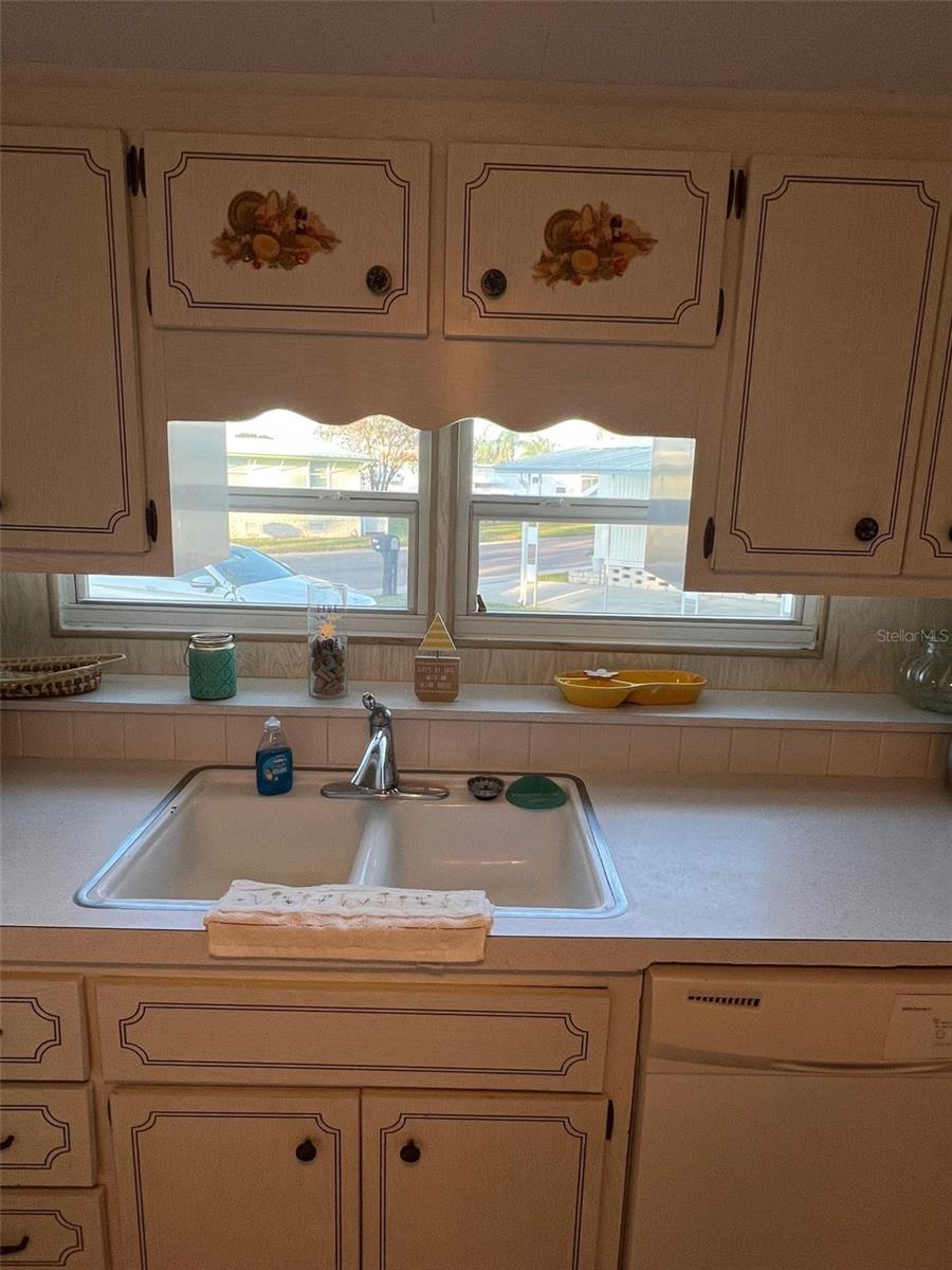 Listing photo id 4 for 29250 Us Highway 19 N 301