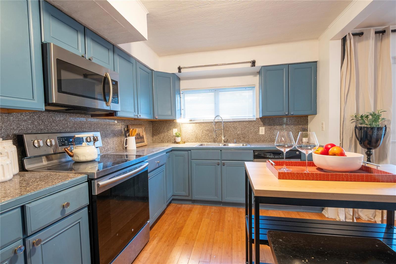 Image 11 of 60 For 720 - 724 7th Street N